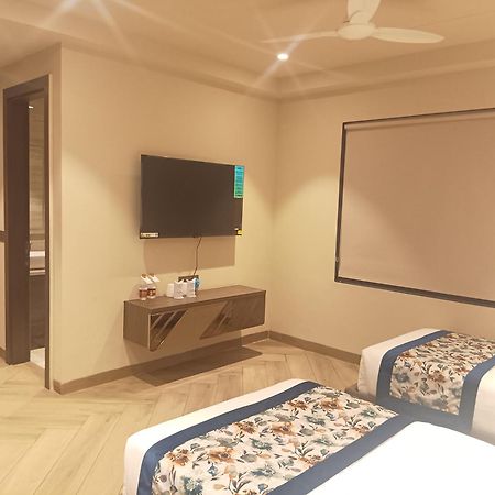 Hotel Cullinan By Qotel Janakpuri Delhi  Bagian luar foto
