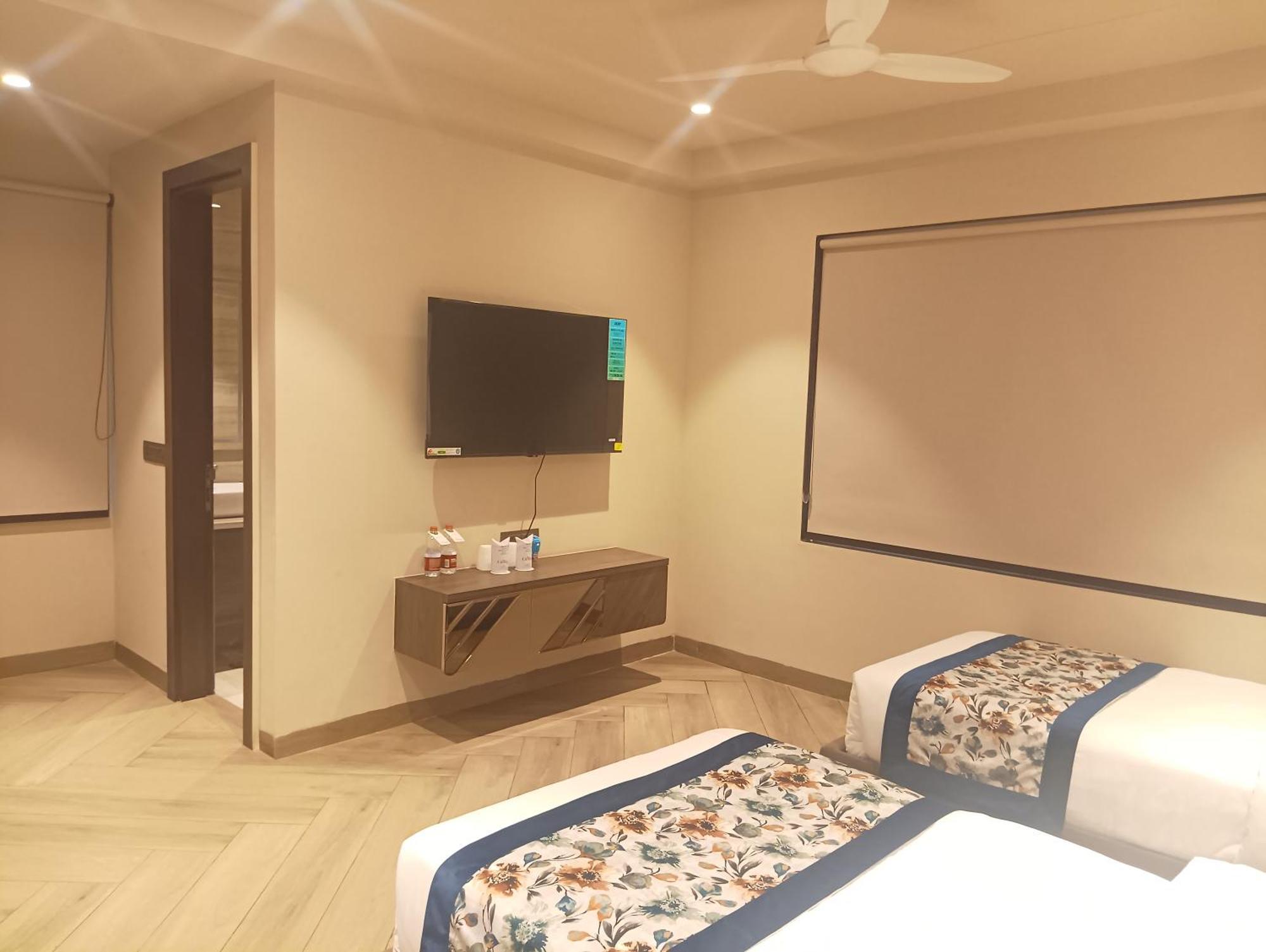 Hotel Cullinan By Qotel Janakpuri Delhi  Bagian luar foto