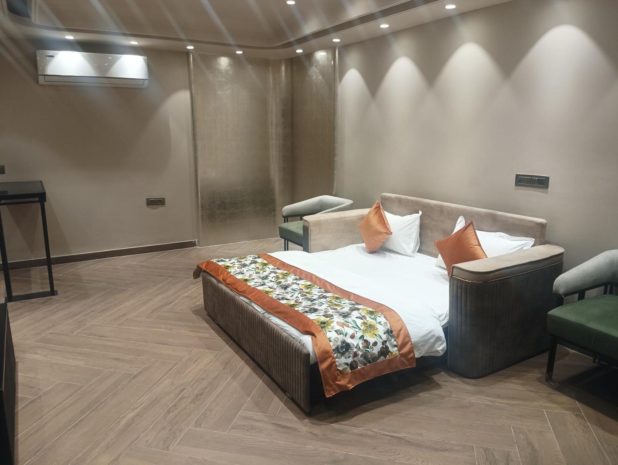 Hotel Cullinan By Qotel Janakpuri Delhi  Bagian luar foto