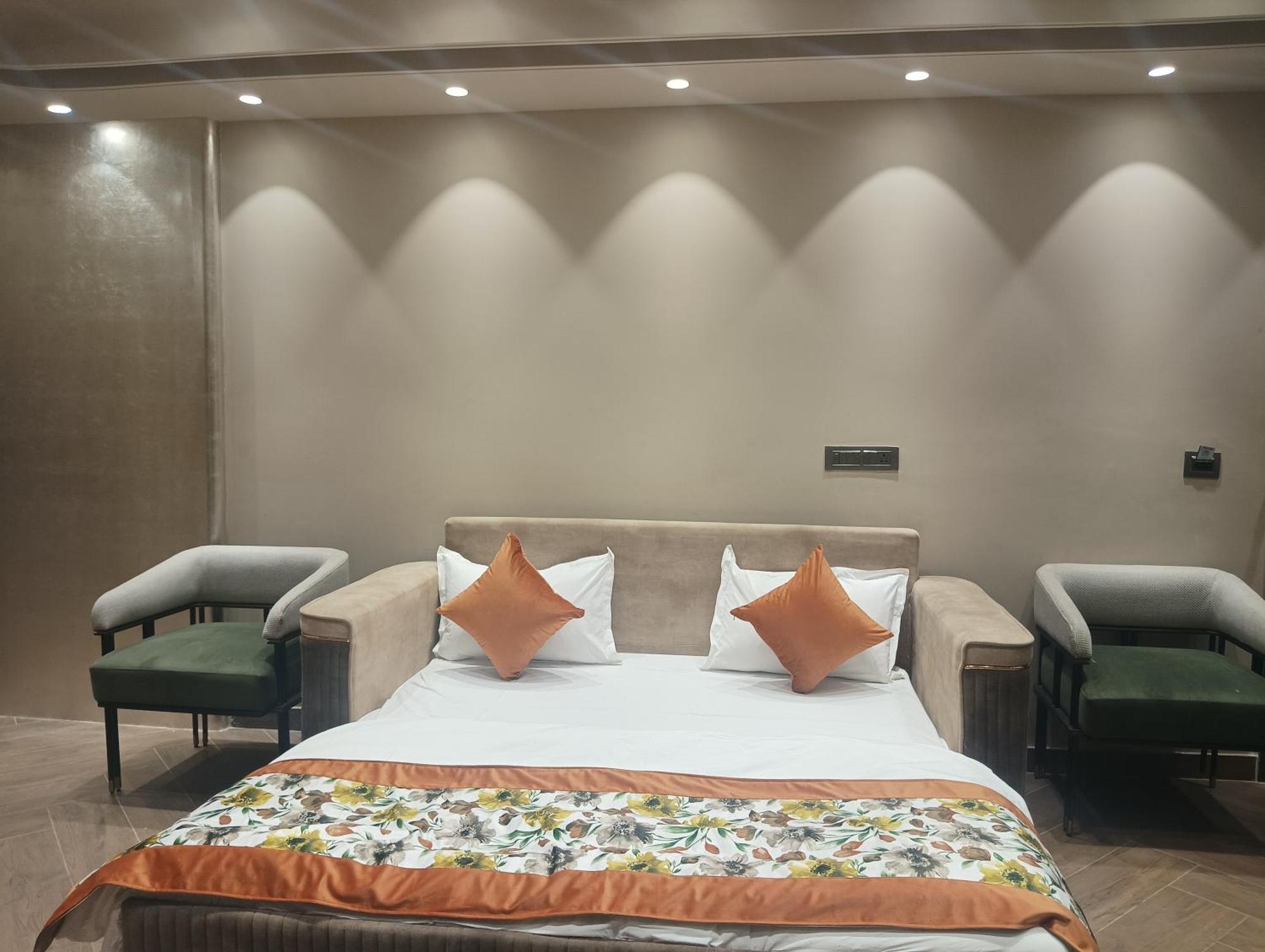 Hotel Cullinan By Qotel Janakpuri Delhi  Bagian luar foto