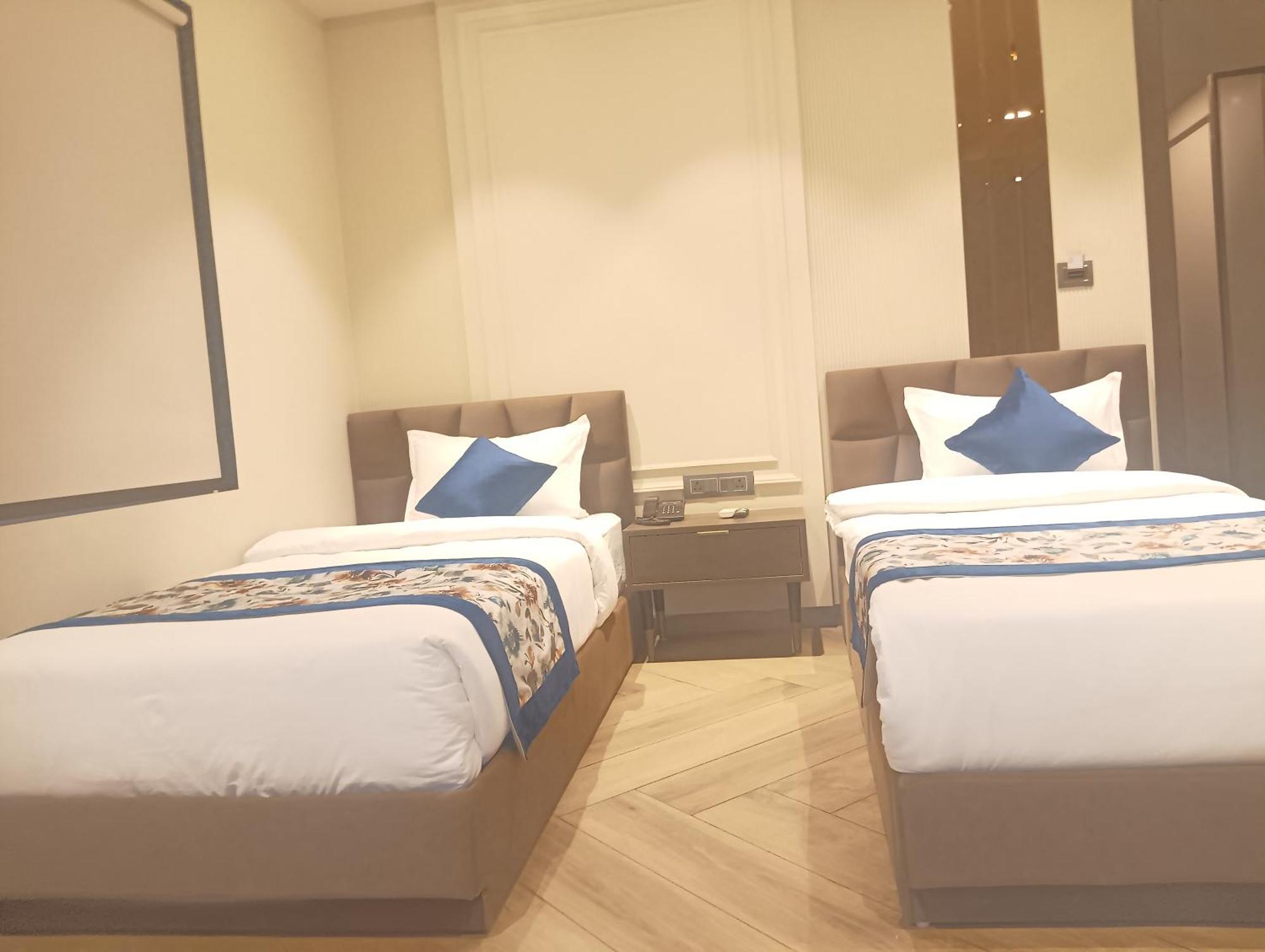 Hotel Cullinan By Qotel Janakpuri Delhi  Bagian luar foto