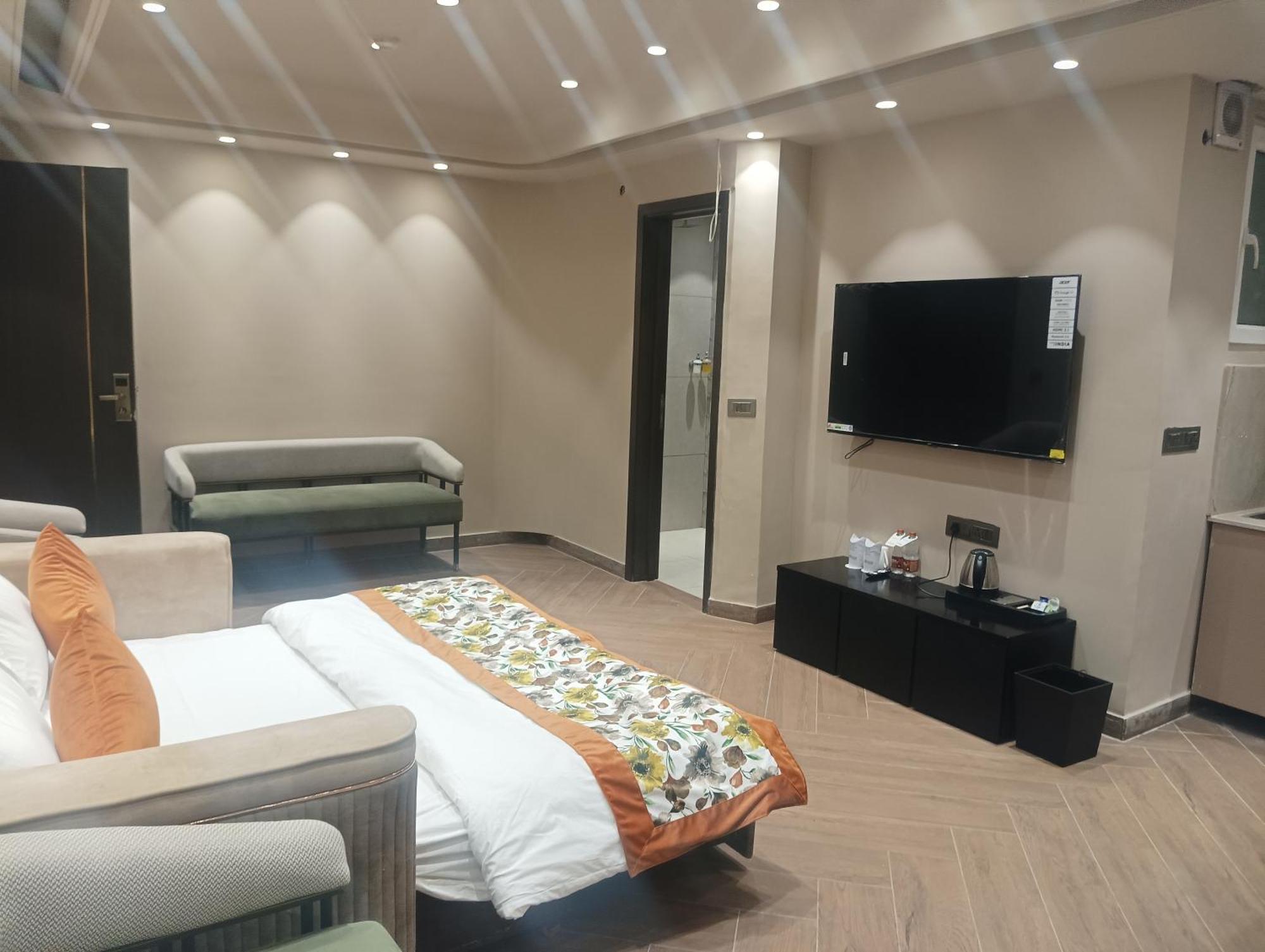 Hotel Cullinan By Qotel Janakpuri Delhi  Bagian luar foto