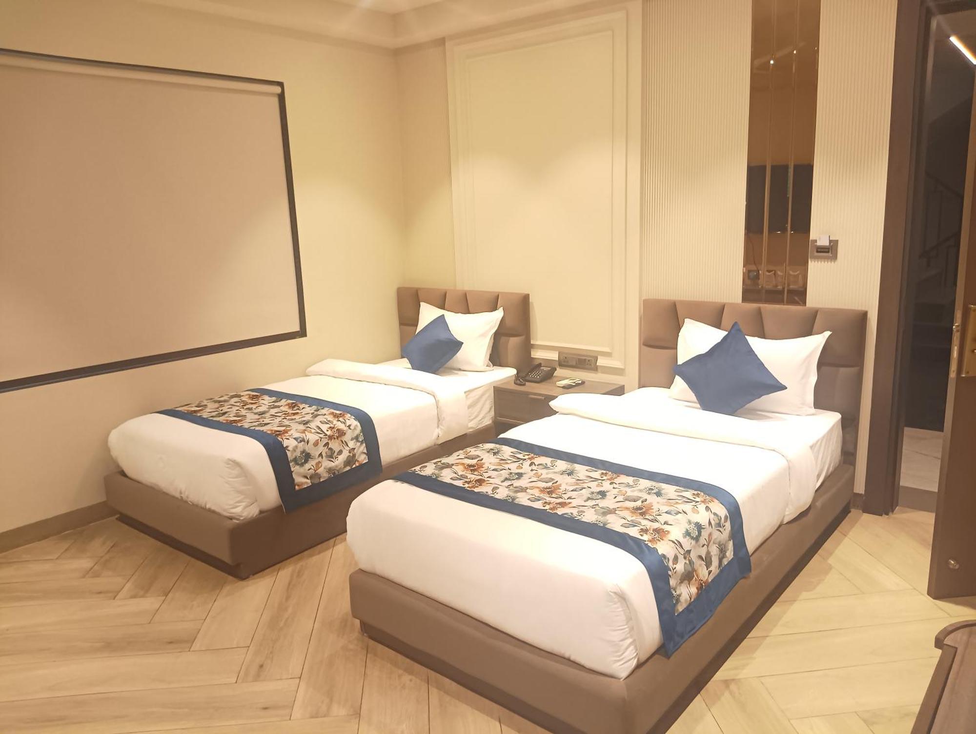 Hotel Cullinan By Qotel Janakpuri Delhi  Bagian luar foto