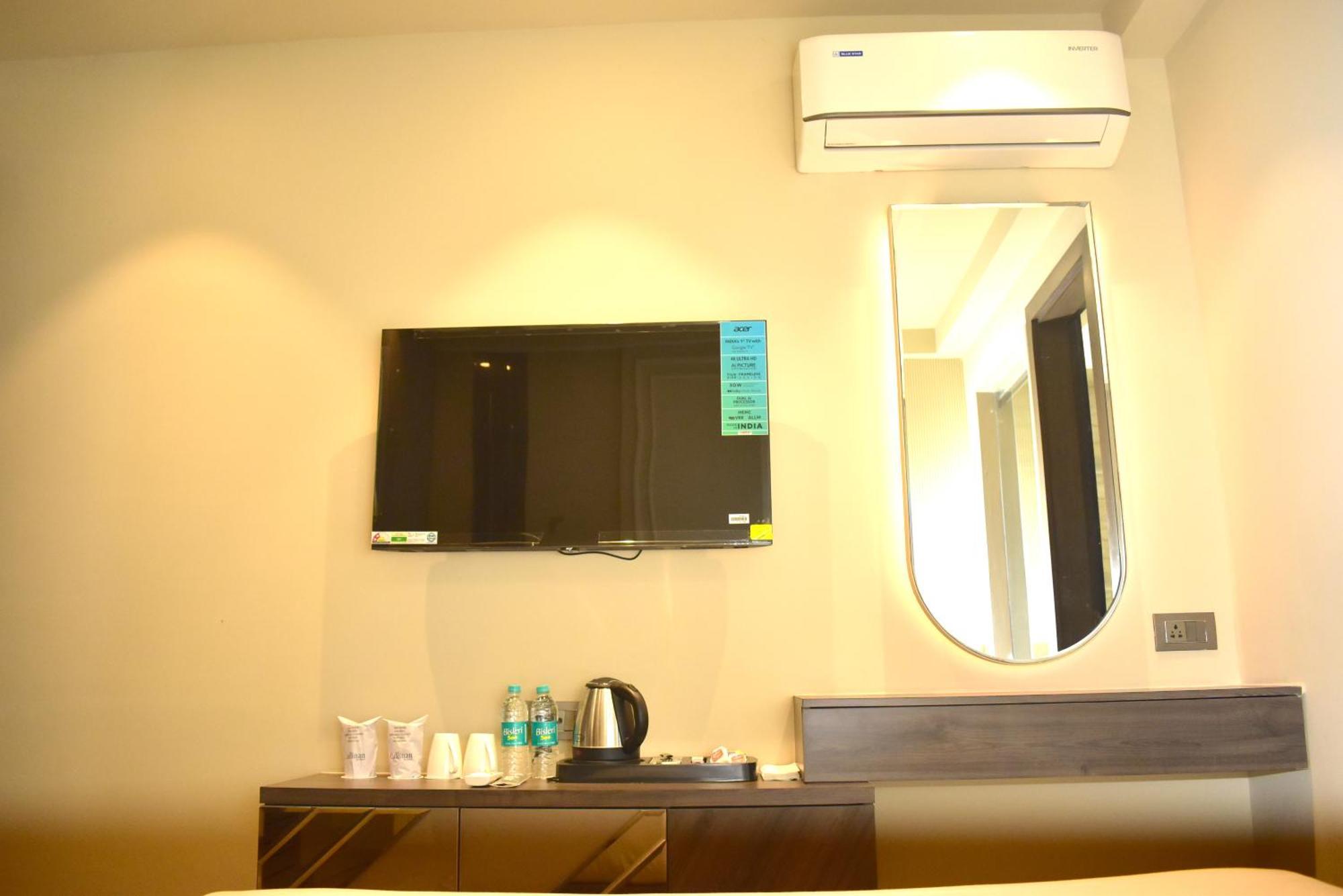 Hotel Cullinan By Qotel Janakpuri Delhi  Bagian luar foto