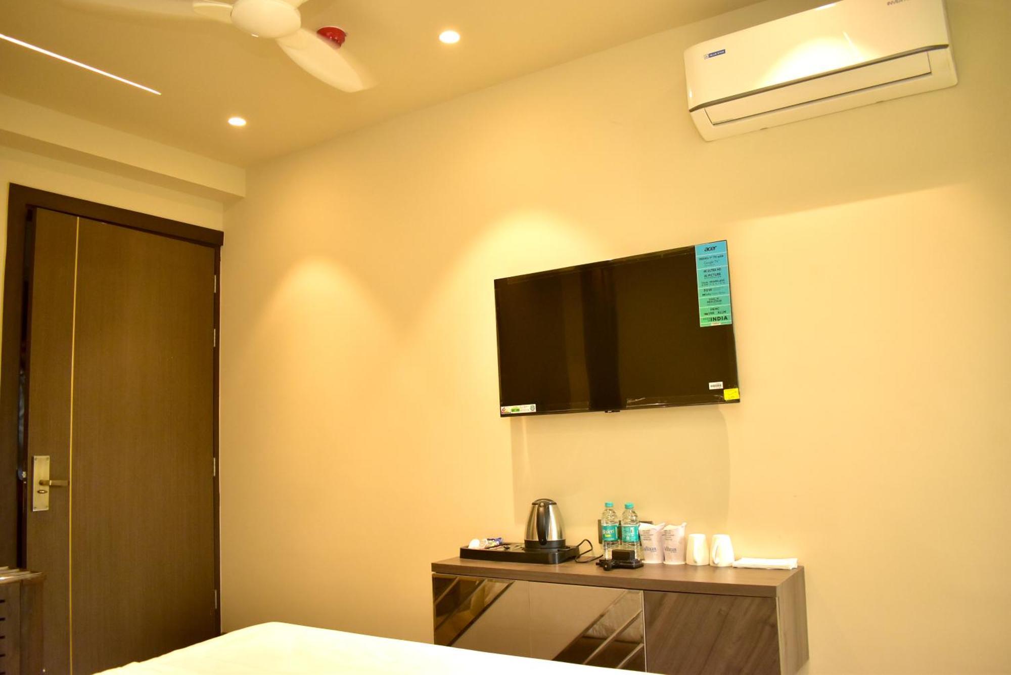 Hotel Cullinan By Qotel Janakpuri Delhi  Bagian luar foto