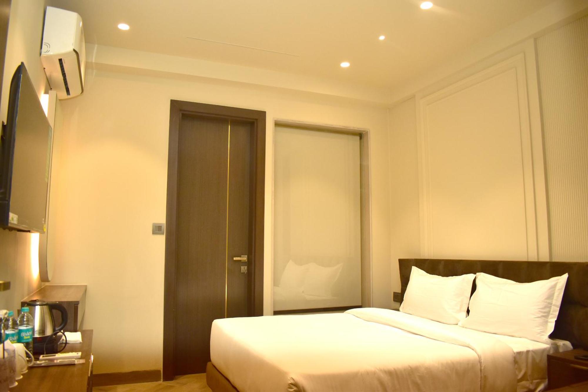 Hotel Cullinan By Qotel Janakpuri Delhi  Bagian luar foto