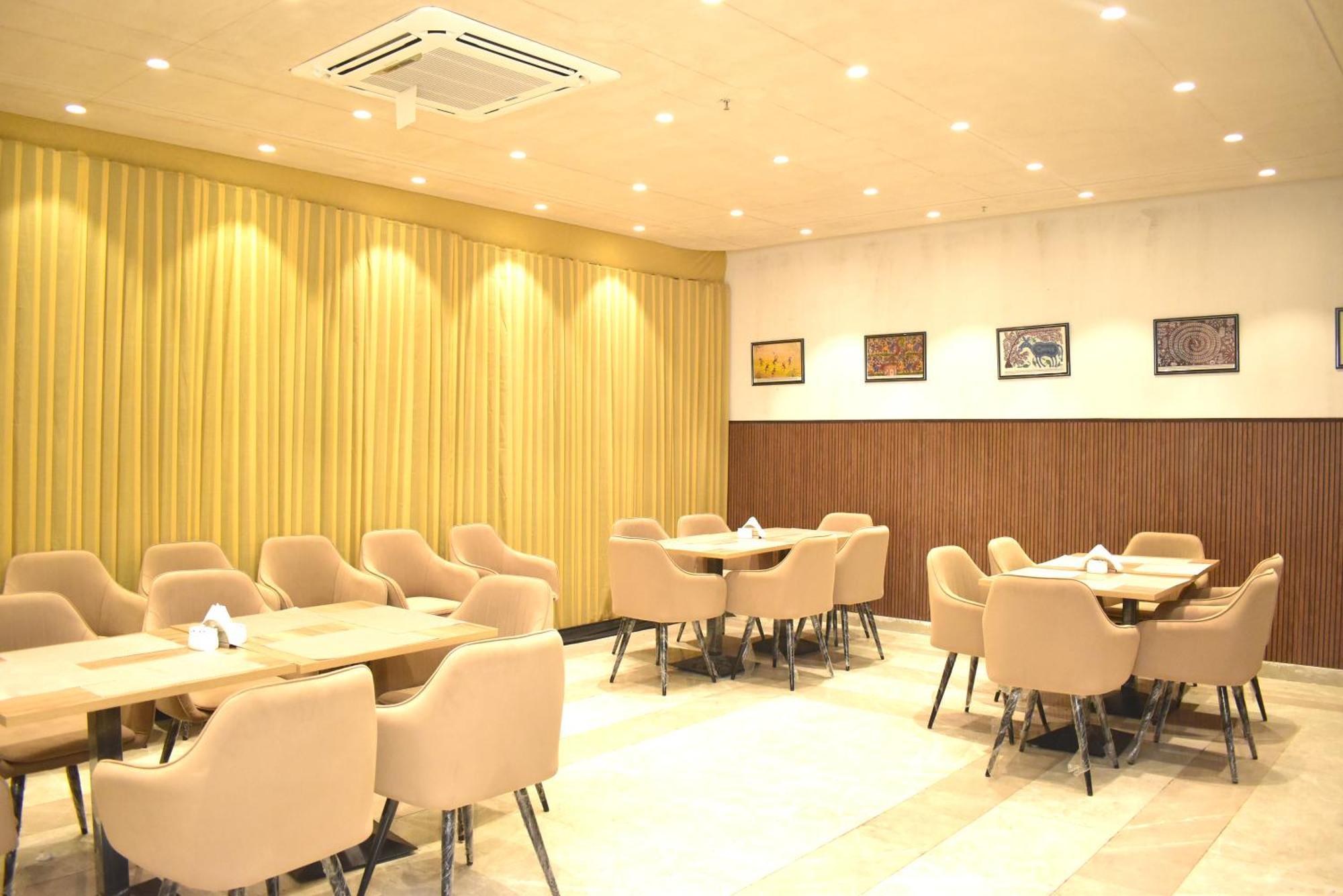 Hotel Cullinan By Qotel Janakpuri Delhi  Bagian luar foto
