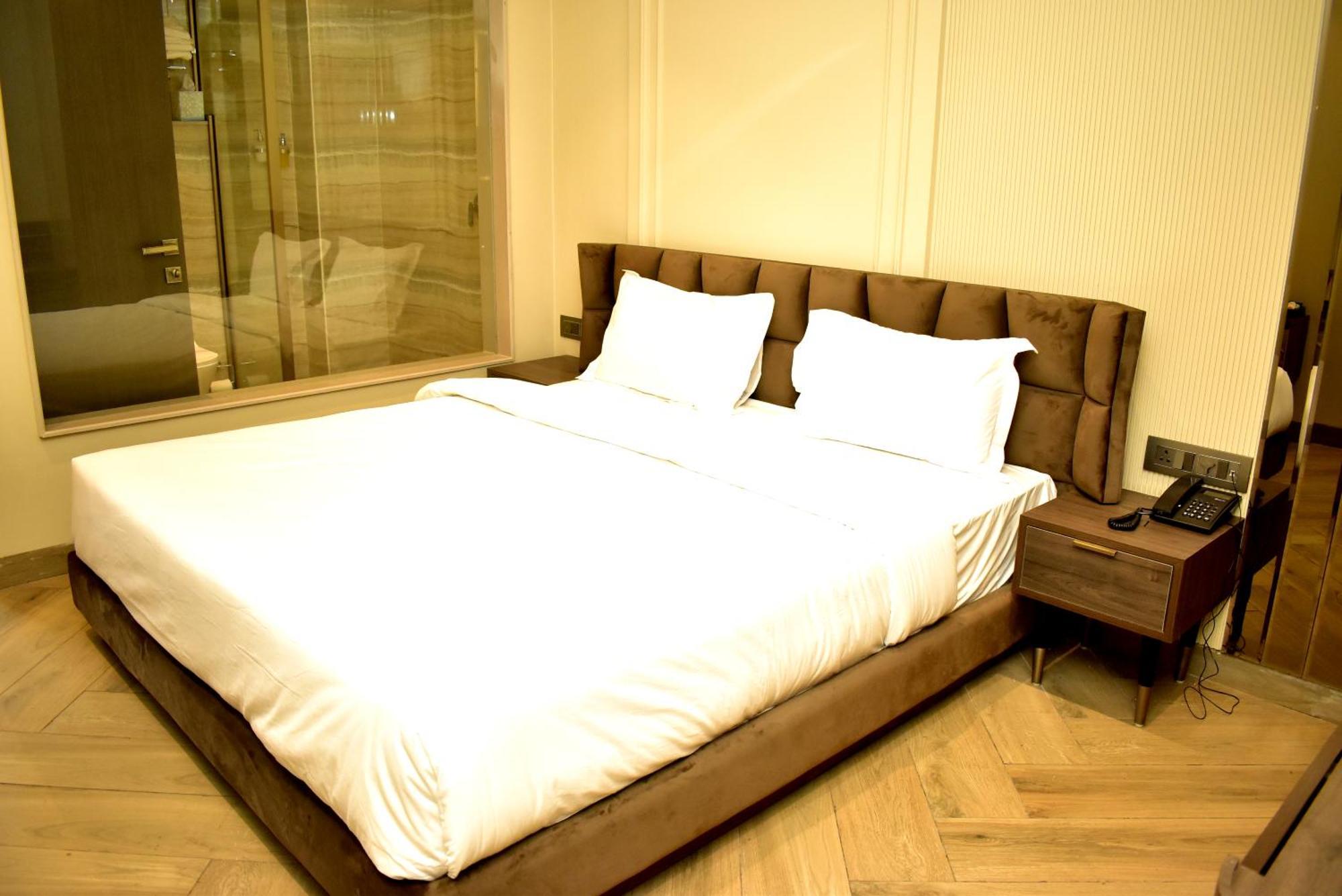 Hotel Cullinan By Qotel Janakpuri Delhi  Bagian luar foto