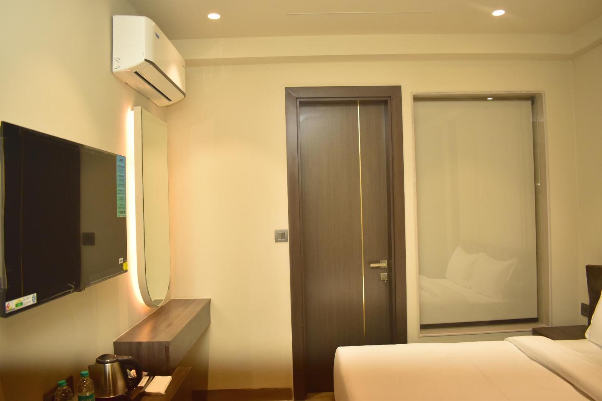 Hotel Cullinan By Qotel Janakpuri Delhi  Bagian luar foto