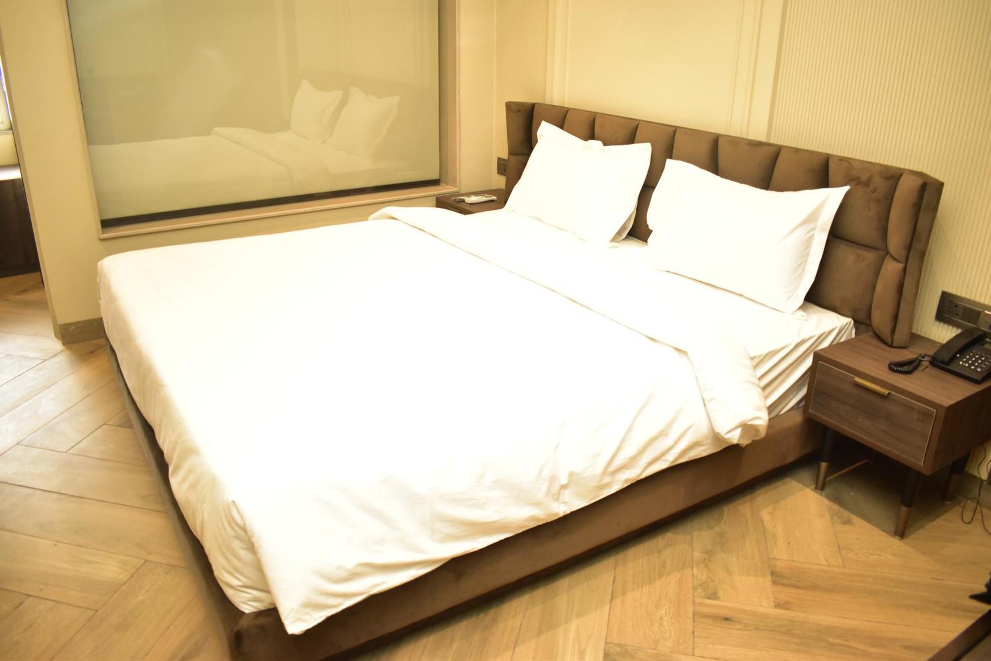 Hotel Cullinan By Qotel Janakpuri Delhi  Bagian luar foto